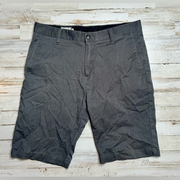 Volcom Shorts Men's Size 32 Gray Flat Front Cotton Blend - Picture 1 of 9